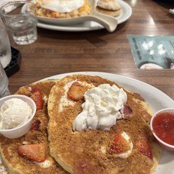 Le Peep Restaurant - Pepperwood - Breakfast & Brunch Near Me - Omaha, Nebraska Le Peep Restaurant - Pepperwood - Breakfast & Brunch Near Me - Omaha, Nebraska