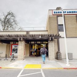 Bank of America Financial Center - Storefront
