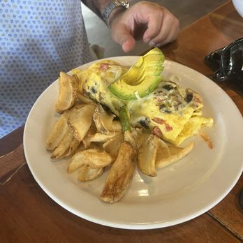 Kihei Caffe - DIY Omelette - Desserts Near Me - Kihei, Hawaii