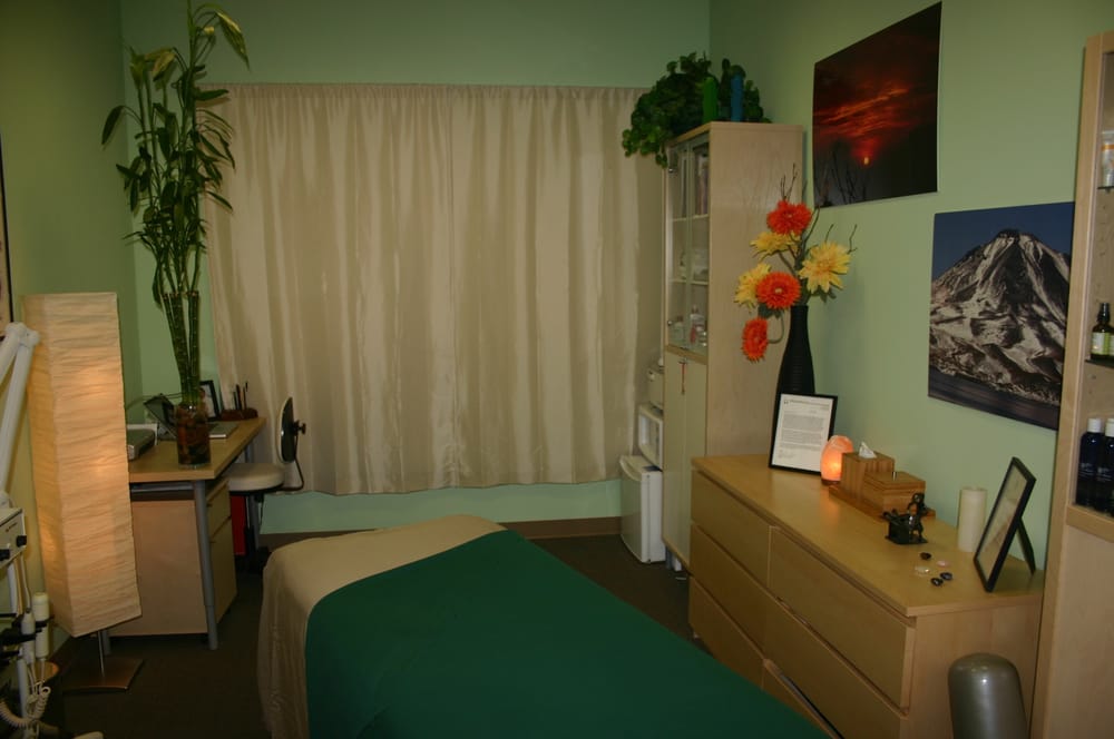 Golden Hands Therapies Logo