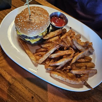 Marlow's Tavern - New American Near Me - Orlando, Florida