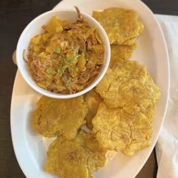 Ritchie’s Colombian Restaurant - Tostones con carne mechada - Colombian Near Me - College Park, Maryland Ritchie’s Colombian Restaurant - Tostones con carne mechada - Colombian Near Me - College Park, Maryland