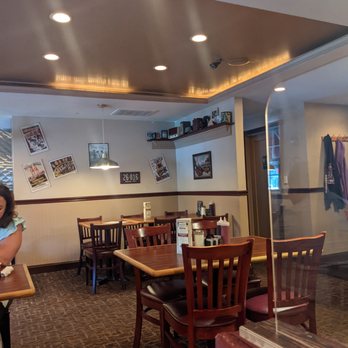 Poor Boy’s Diner - Well decorated... The same for 20 years. - American Near Me - Londonderry, New Hampshire