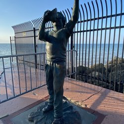 Bishop Albert Kee Statue - Statue