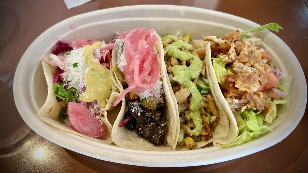 Two Chicks Tacos Logo