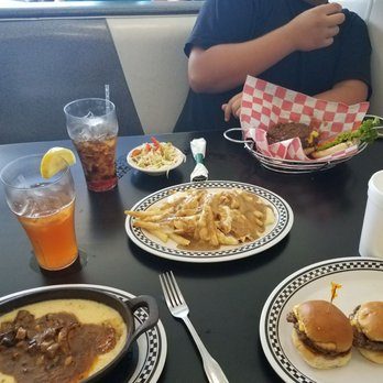 Lighthouse Diner - American Near Me - Jupiter, Florida