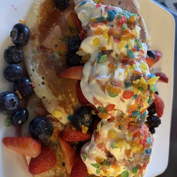 Mom's Kitchen & Bar - Comfort Food Near Me - New York, New York