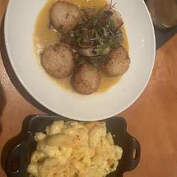 Scallops and Mac & Cheese