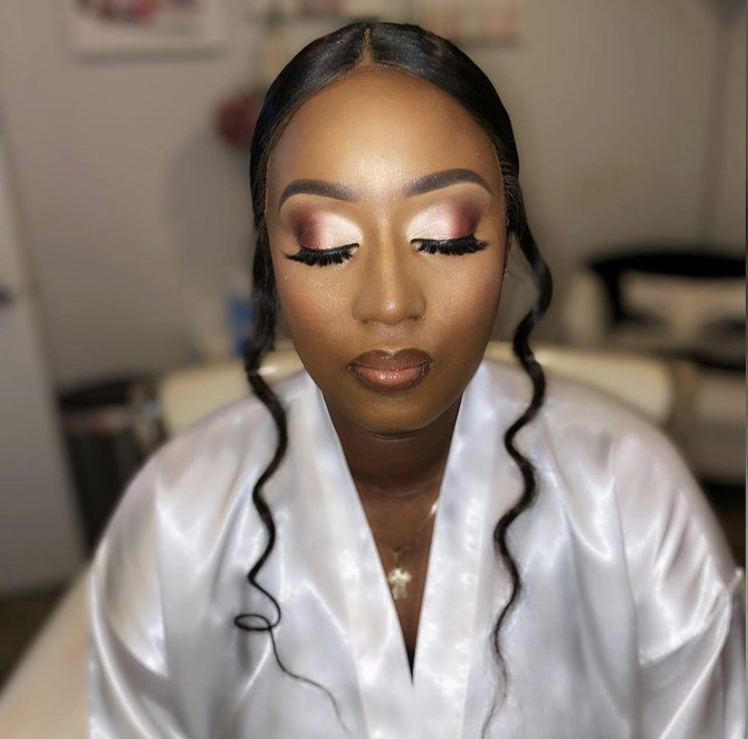 Beyouteeful Obsession Makeup & Beauty Bar Logo