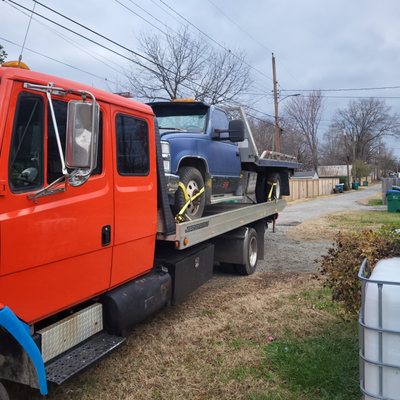 24/7 towing serices - The safest way tow tow your vehicle is with a tow truck. We are here when you need us!