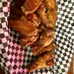 Billie's Skyline Tavern and Restaurant - Wings