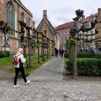 Stad Brugge - Onze-Lieve Vrouwekerkhof Zuid in City Centre Bruges - Local Flavor Near Me Stad Brugge - Onze-Lieve Vrouwekerkhof Zuid in City Centre Bruges - Local Flavor Near Me
