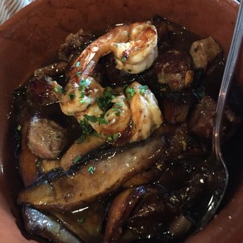 Casa d'Paco - Tips de sirloin y camarones - beef and jumbo shrimp stir fried in brandy sauce - Spanish Near Me - Newark, New Jersey