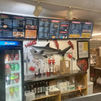 Cajun King Seafood & Grill - Behind the Gun Glass - Chicken Wings Near Me - Memphis, Tennessee
