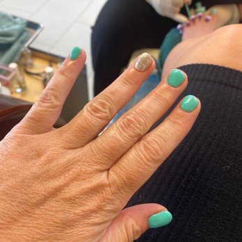 Ling Nails - My nails broke again So I had to cut them. Bria gave me a lil somethin' so my nails wouldn't look so plain. - Nail Salons Near Me - Jacksonville, Florida