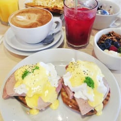 V&H Cafe - Eggs Benedict