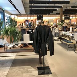 Aritzia - Aritzia