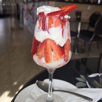 Anteiku Cafe - Yogurt parfait with strawberries and blueberries - Coffee & Tea Near Me - Baldwin Park, California