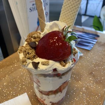 La Vaquita - Fresa con crema (strawberries with cream) - Ice Cream & Frozen Yogurt Near Me - Louisville, Kentucky La Vaquita - Fresa con crema (strawberries with cream) - Ice Cream & Frozen Yogurt Near Me - Louisville, Kentucky