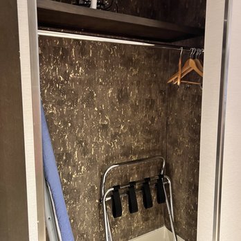 Horseshoe Black Hawk - A Caesars Rewards Destination - Closet in junior suite - Casinos Near Me - Black Hawk, Colorado
