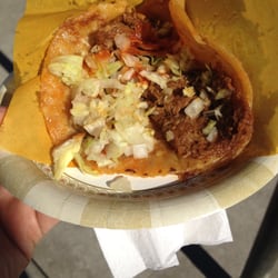 Tacos a Vapor el Guero - Taco de carne deshebrada.