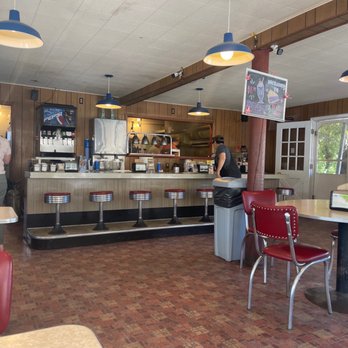 Park Cafe - Nice diner bar seating. - American Near Me - Saint Mary, Montana Park Cafe - Nice diner bar seating. - American Near Me - Saint Mary, Montana