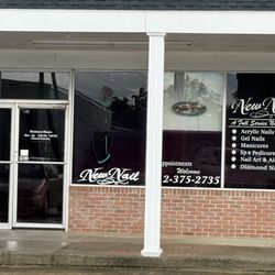 New Nails - Door says open, sign says closed