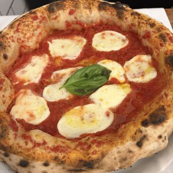 Piccolo Buco - Margarita pizza with buffalo mozzarella and basil - Italian Near Me - Rome, RM Piccolo Buco - Margarita pizza with buffalo mozzarella and basil - Italian Near Me - Rome, RM