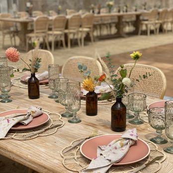 Jenny Mann Floral Design - Brown bottle accent flowers - Florists Near Me Jenny Mann Floral Design - Brown bottle accent flowers - Florists Near Me