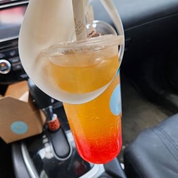 Le'Cha Cafe - Fruit refresher- non caffeine pineapple and strawberry boba - Bubble Tea Near Me - Portland, Maine