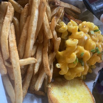 The Win Tavern 33 - Mac n cheese burger - Pubs Near Me - Jenison, Michigan