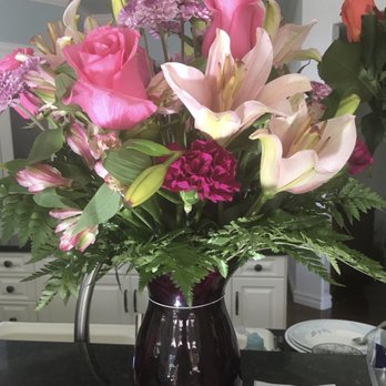Vegas Flowers - This is what was delivered. - Florists Near Me - Las Vegas, Nevada Vegas Flowers - This is what was delivered. - Florists Near Me - Las Vegas, Nevada