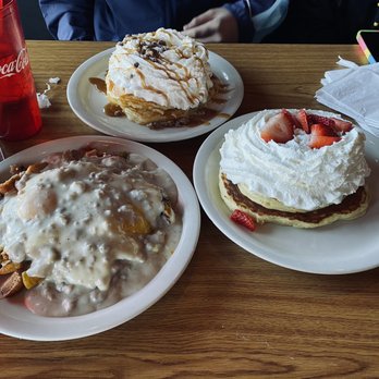 Penny Ann's Cafe - Pot of Gold with Candied Pecans, Caramel & Whipped Cream on hot cakes - Breakfast & Brunch Near Me - Draper, Utah