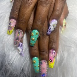 The staff here are very nice. So many beautiful nail polish colors. My birthday nails came out TOO CUTE! The staff here are very nice. So many beautiful nail polish colors. My birthday nails came out TOO CUTE!