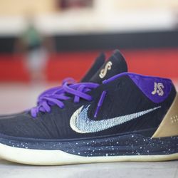 Uptempo Athletics - Brought out them NIKE KOBES out to BALL up In *2/11/2021