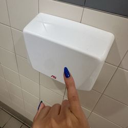 poshmanipedi - Crooked pinky nail
