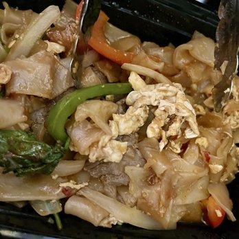 The Boss - Barrington - Beef Drunken Noodle - Thai Near Me - Barrington, Rhode Island The Boss - Barrington - Beef Drunken Noodle - Thai Near Me - Barrington, Rhode Island
