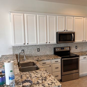 F&F Pro Home Solutions - Kitchen installation and backsplash - Flooring Near Me F&F Pro Home Solutions - Kitchen installation and backsplash - Flooring Near Me