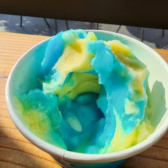 Break the Ice - Pineapple / Blueberry swirl (Non Dairy)  ***Notice that they leave a gap in the middle of the swirl*** - Ice Cream & Frozen Yogurt Near Me - Riverside, California
