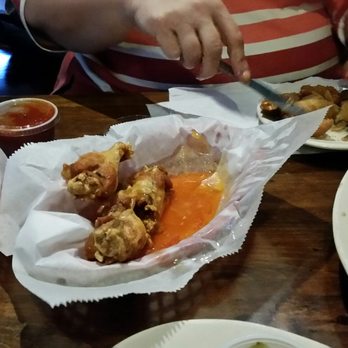 4th Quarter - Greasy wings (yuk). - American Near Me - Tallahassee, Florida