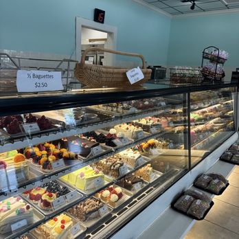 La Bonne Bouchee - Pastry case 1 in bakery - Bakeries Near Me - Saint Louis, Missouri La Bonne Bouchee - Pastry case 1 in bakery - Bakeries Near Me - Saint Louis, Missouri