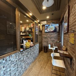L&R Fusion Noodle House - Interior seating
