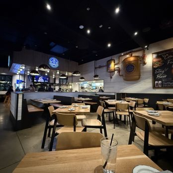 Tangled Roots Craft Beer & Kitchen - Interior - Brewpubs Near Me - Vernon Hills, Illinois Tangled Roots Craft Beer & Kitchen - Interior - Brewpubs Near Me - Vernon Hills, Illinois