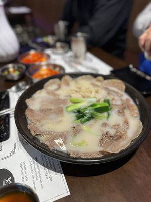 Yi's Traditional Korean Beef Soup Restaurant (이가네 전통 설렁탕) by null