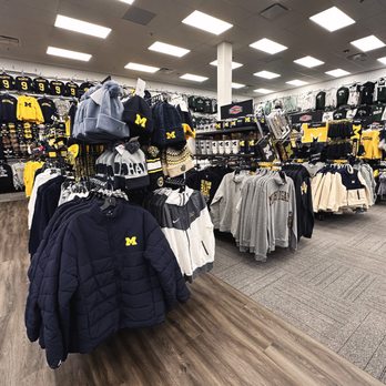 Rally House Macomb Mall - Sports Wear Near Me - Roseville, Michigan Rally House Macomb Mall - Sports Wear Near Me - Roseville, Michigan
