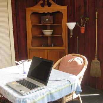 Olema Cottages - the sun room at farmers parlor - Vacation Rentals Near Me - Olema, California