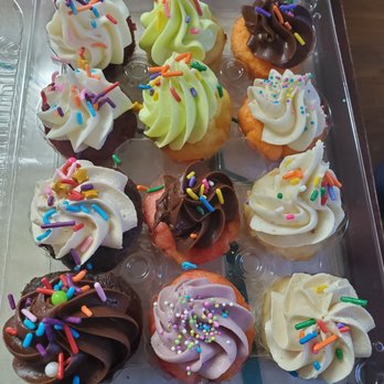 Cakes by Bakin Bishop - Bakeries Near Me - Pigeon Forge, Tennessee Cakes by Bakin Bishop - Bakeries Near Me - Pigeon Forge, Tennessee