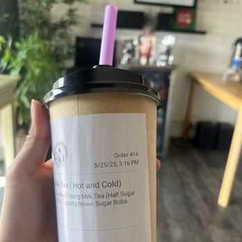 HaiCha - Very good Roasted Oolong Milk Tea with organic fresh milk, newly brewed Oolong tea, and brown sugar boba - Bubble Tea Near Me - Pasadena, California