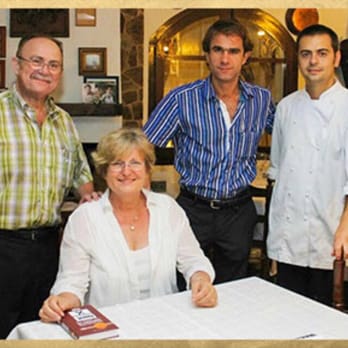 Castell Vell - Los dueños y  algún trabajador.... A cual mejor profesional - Seafood Near Me - Tossa de Mar, GI