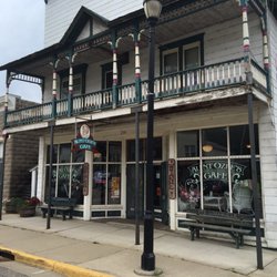 Aunt Ozie's Cafe - Quaint little place with fantastic food and service. You'd pay four times the amount in Madison for this quality. Don't miss out.